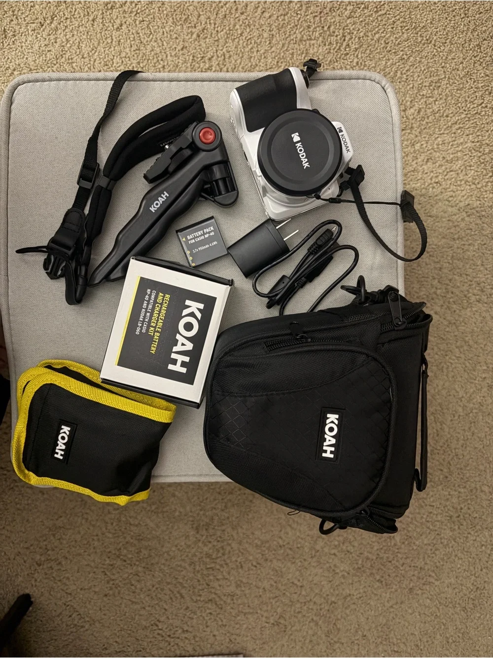 Kodak Pixpro AZ425 Digital Camera Bundle